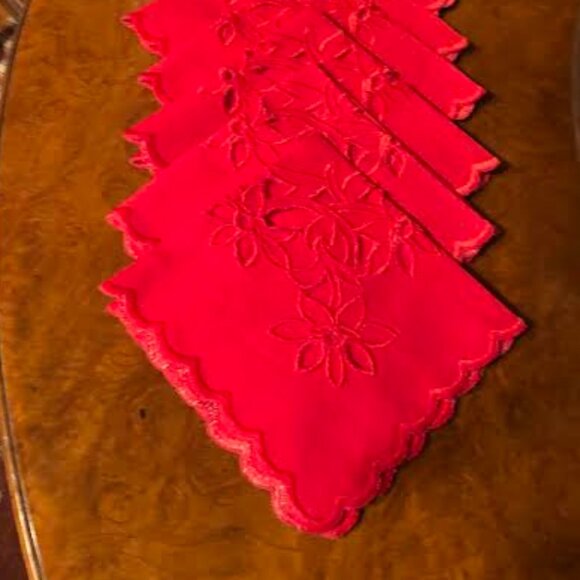 Red embroidered cocktail napkins - Picture 6 of 9